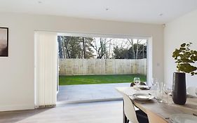 The Grange Sleeps 8 Family Retreat Free Wi-Fi & Parking